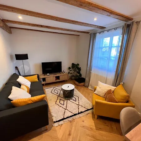 Appartements Le Catalpa, Le Murier Et La Girouette Апартаменты *